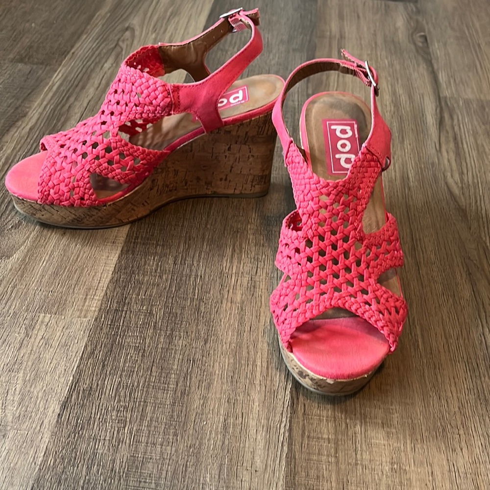 Pop coral wedge sandals